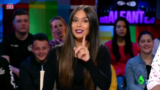 La canción de Cristina Pedroche al anciano más temido de Vigo: "¿Rayó usted mi coche? Un palillo yo metí" La canción de Cristina Pedroche al anciano más temido de Vigo: "¿Rayó usted mi coche? Un palillo yo metí"