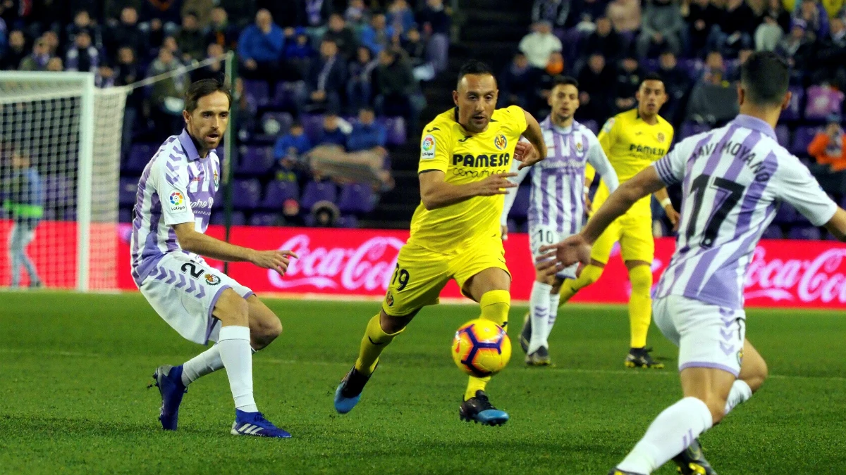 Cazorla busca la pelota