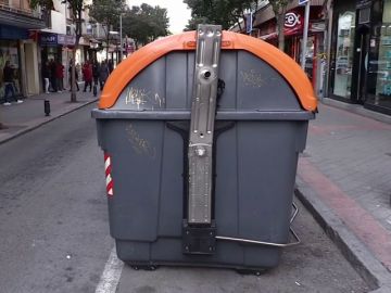 Un contenedor de basura en Madrid Un contenedor de basura en Madrid