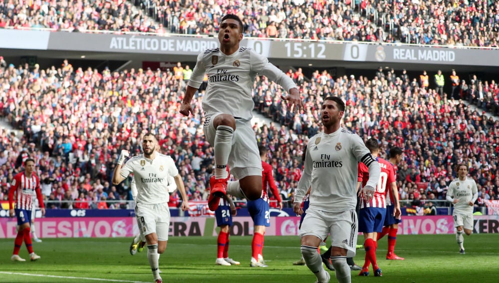 Casemiro celebra su gol contra el Atlético de Madrid