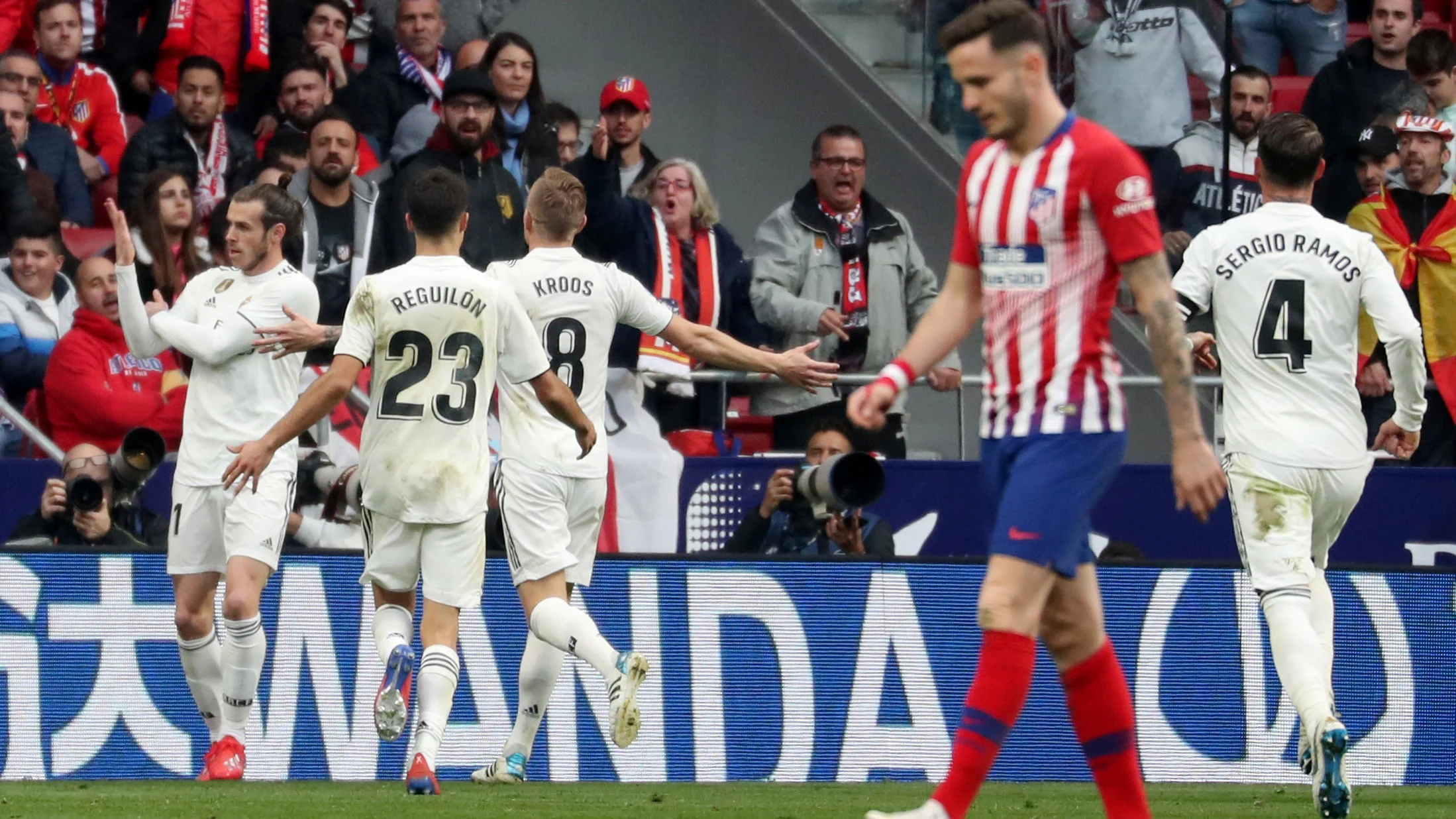 Gareth Bale hace un corte de mangas tras marcar su gol contra el Atlético de Madrid