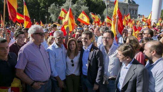 Pablo Casado en una manifestaci&oacute;n de Denaes en octubre del a&ntilde;o pasado