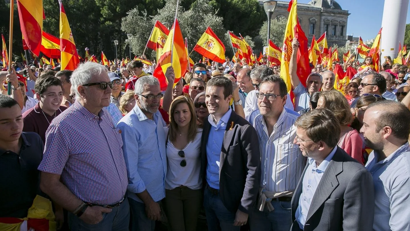 Pablo Casado en una manifestación de Denaes en octubre del año pasado Pablo Casado en una manifestación de Denaes en octubre del año pasado