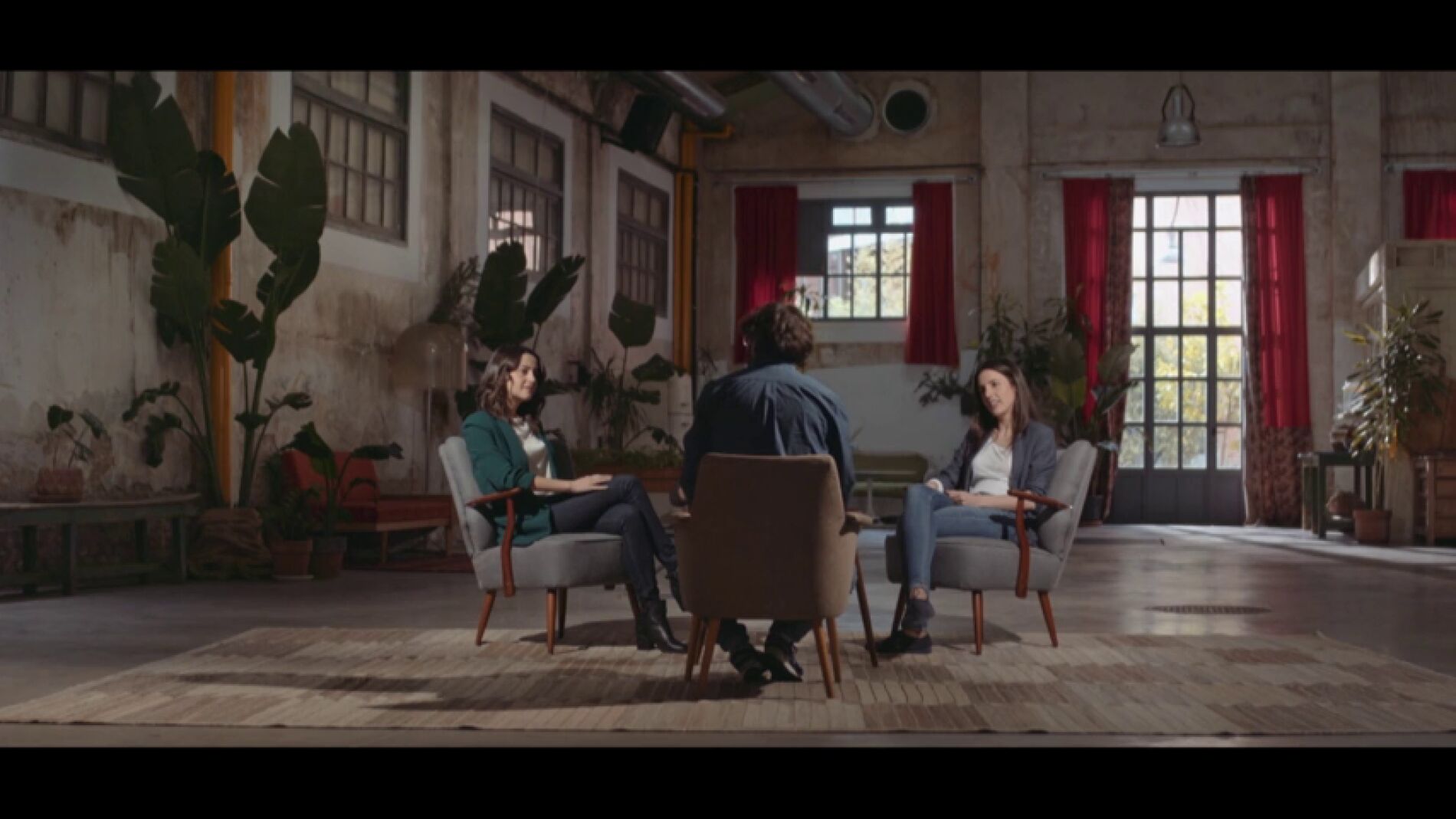 &iquest;Cu&aacute;nto pagan de hipoteca?, &iquest;tienen acciones en empresas del Ibex?: Arrimadas y Montero responden unas preguntas breves en Salvados