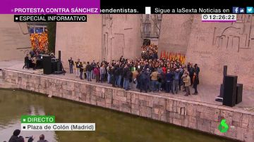 Fotografía política de la concentración contra Pedro Sánchez
