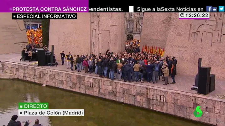 Fotografía política de la concentración contra Pedro Sánchez