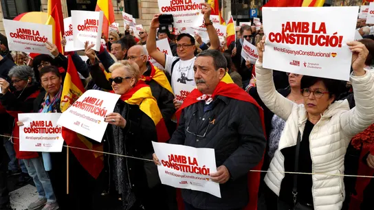 Varias decenas de personas han concentrado en apoyo a la Constitución española Varias decenas de personas han concentrado en apoyo a la Constitución española