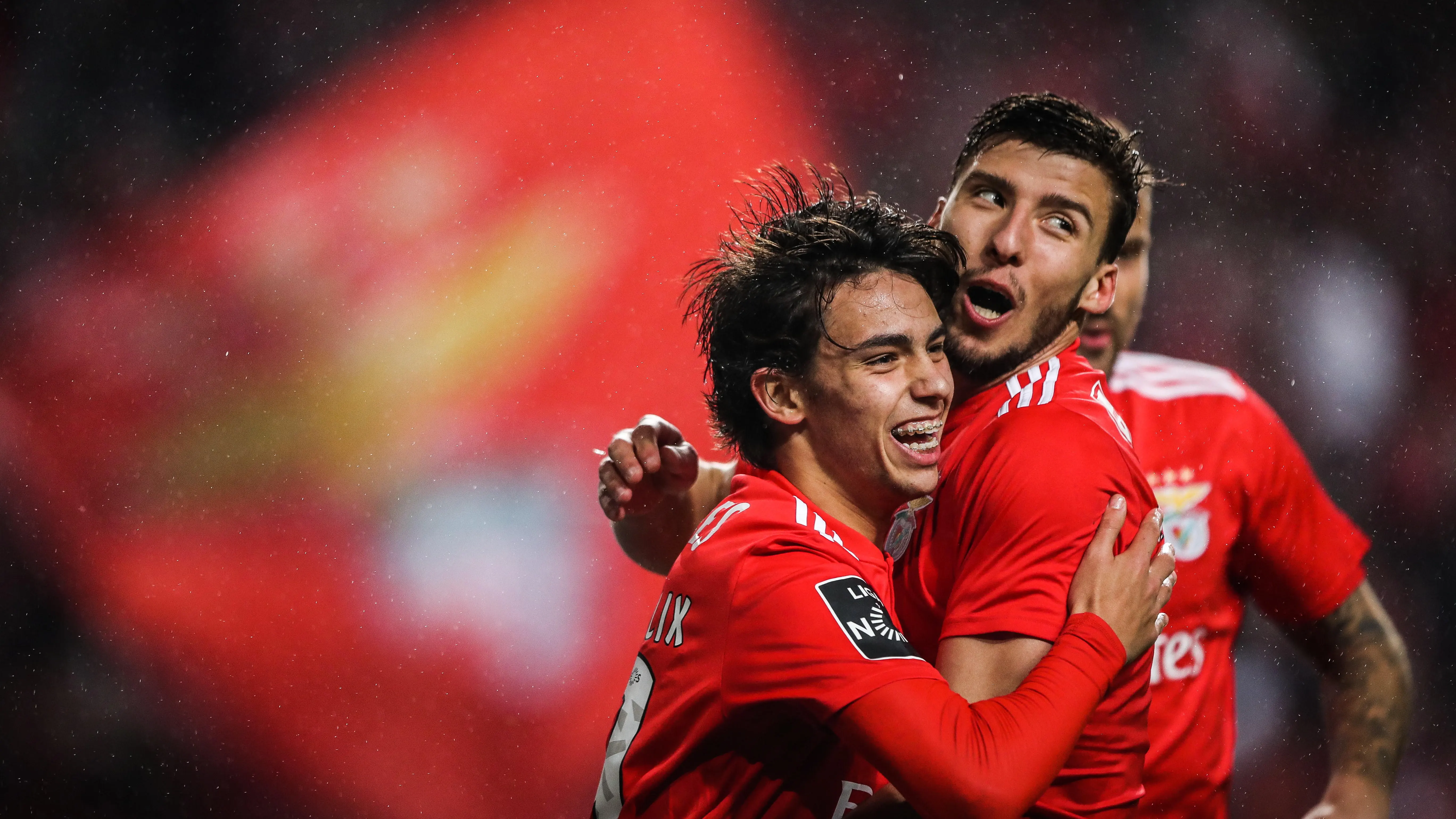 Los jugadores del Benfica celebran uno de los 10 goles que le han metido al Nacional