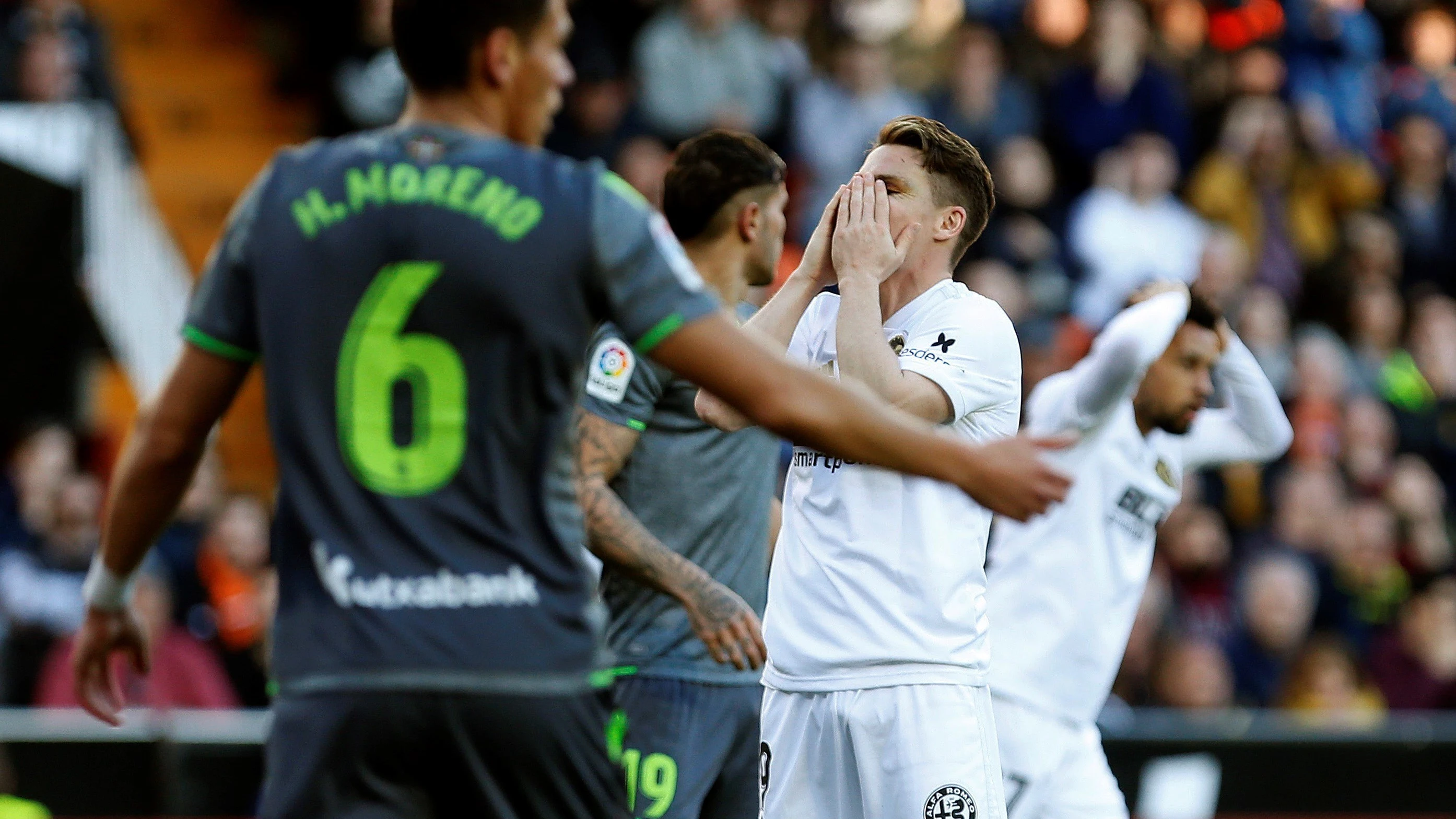 Gameiro se desespera en el partido contra la Real Sociedad