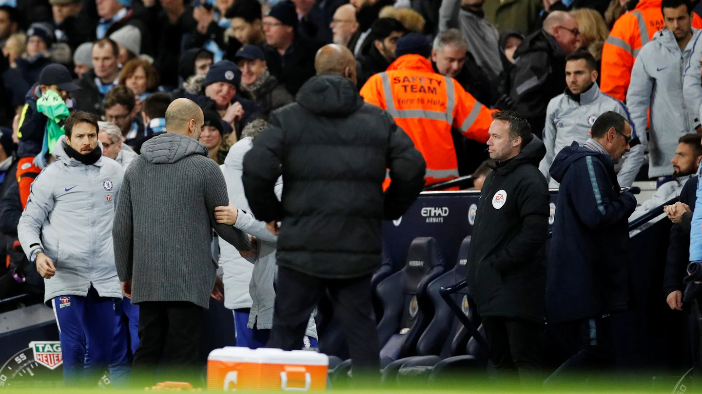 Maurizio Sarri se va del Etihad Stadium sin dar la mano a Guardiola Maurizio Sarri se va del Etihad Stadium sin dar la mano a Guardiola