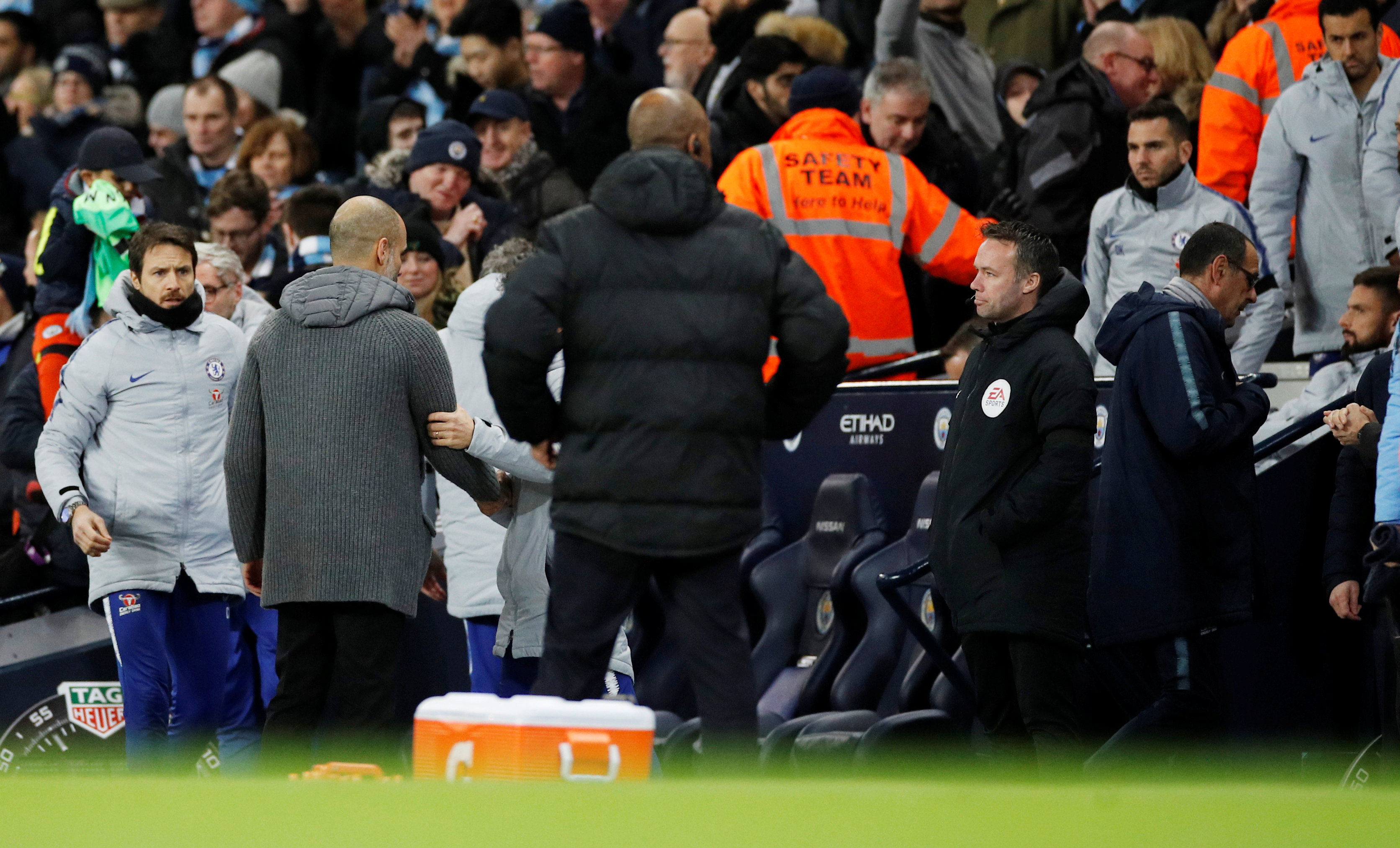 Maurizio Sarri se va del Etihad Stadium sin dar la mano a Guardiola