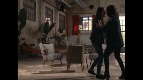 Las dos querían sentarse a la izquierda: así se mostraron Inés Arrimadas e Irene Montero antes del cara a cara en Salvados Las dos querían sentarse a la izquierda: así se mostraron Inés Arrimadas e Irene Montero antes del cara a cara en Salvados