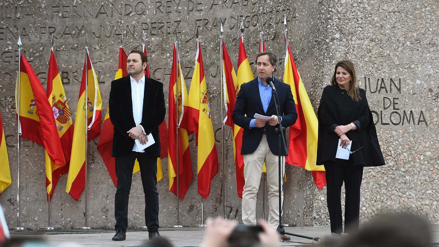 Lectura del manifiesto en la manifestación contra Sánchez Lectura del manifiesto en la manifestación contra Sánchez
