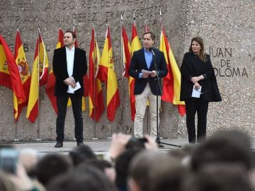 Lectura del manifiesto en la manifestación contra Sánchez Lectura del manifiesto en la manifestación contra Sánchez