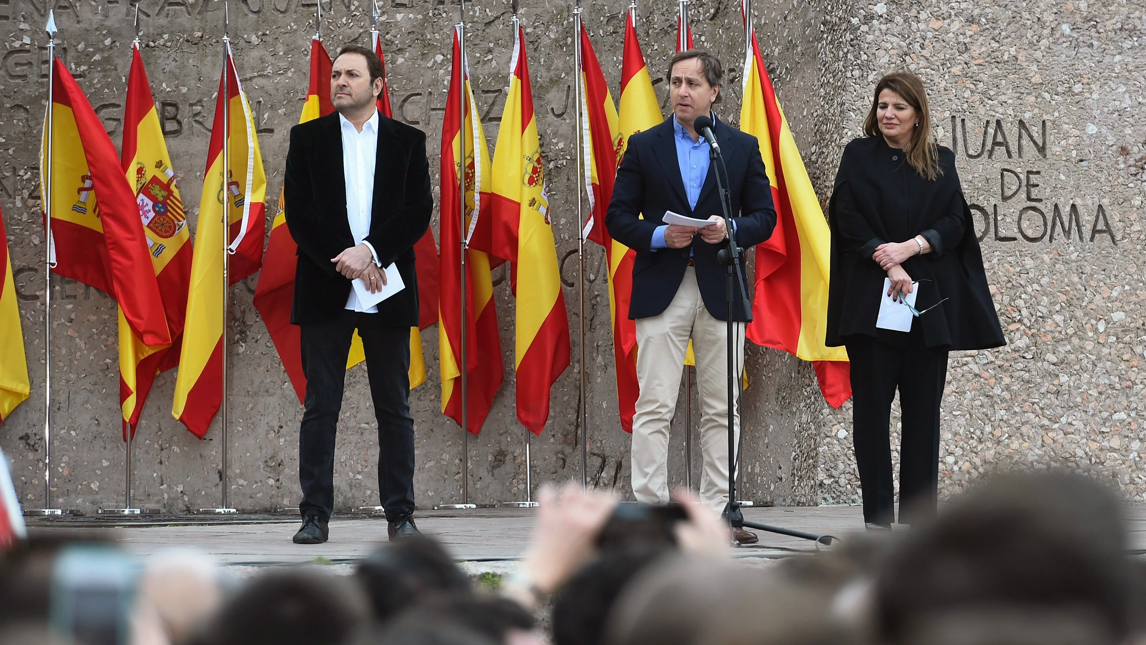 Lectura del manifiesto en la manifestación contra Sánchez