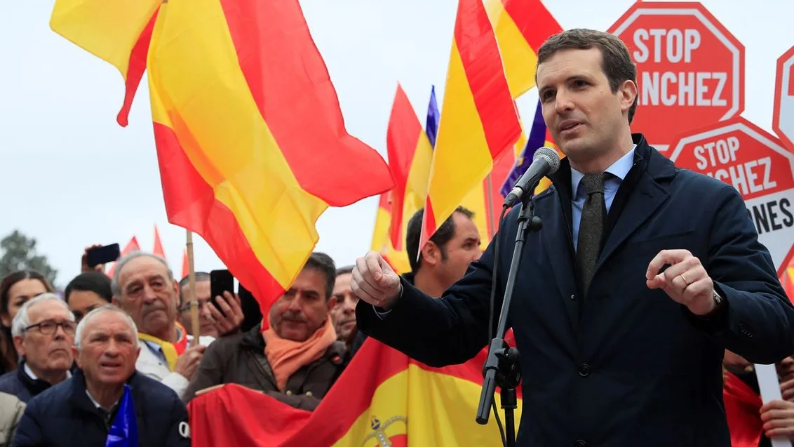 Pablo Casado en la concentración contra Pedro Sánchez