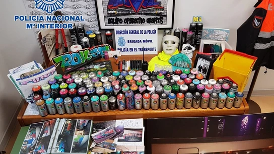 Fotografía facilitada por la Policía Nacional que ha detenido a 18 grafiteros Fotografía facilitada por la Policía Nacional que ha detenido a 18 grafiteros