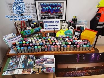 Fotografía facilitada por la Policía Nacional que ha detenido a 18 grafiteros Fotografía facilitada por la Policía Nacional que ha detenido a 18 grafiteros