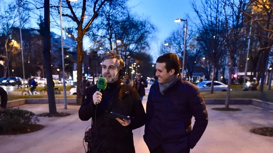 Alsina durante su entrevista con Pablo Casado en el especial Más de uno desde el exterior Alsina durante su entrevista con Pablo Casado en el especial Más de uno desde el exterior