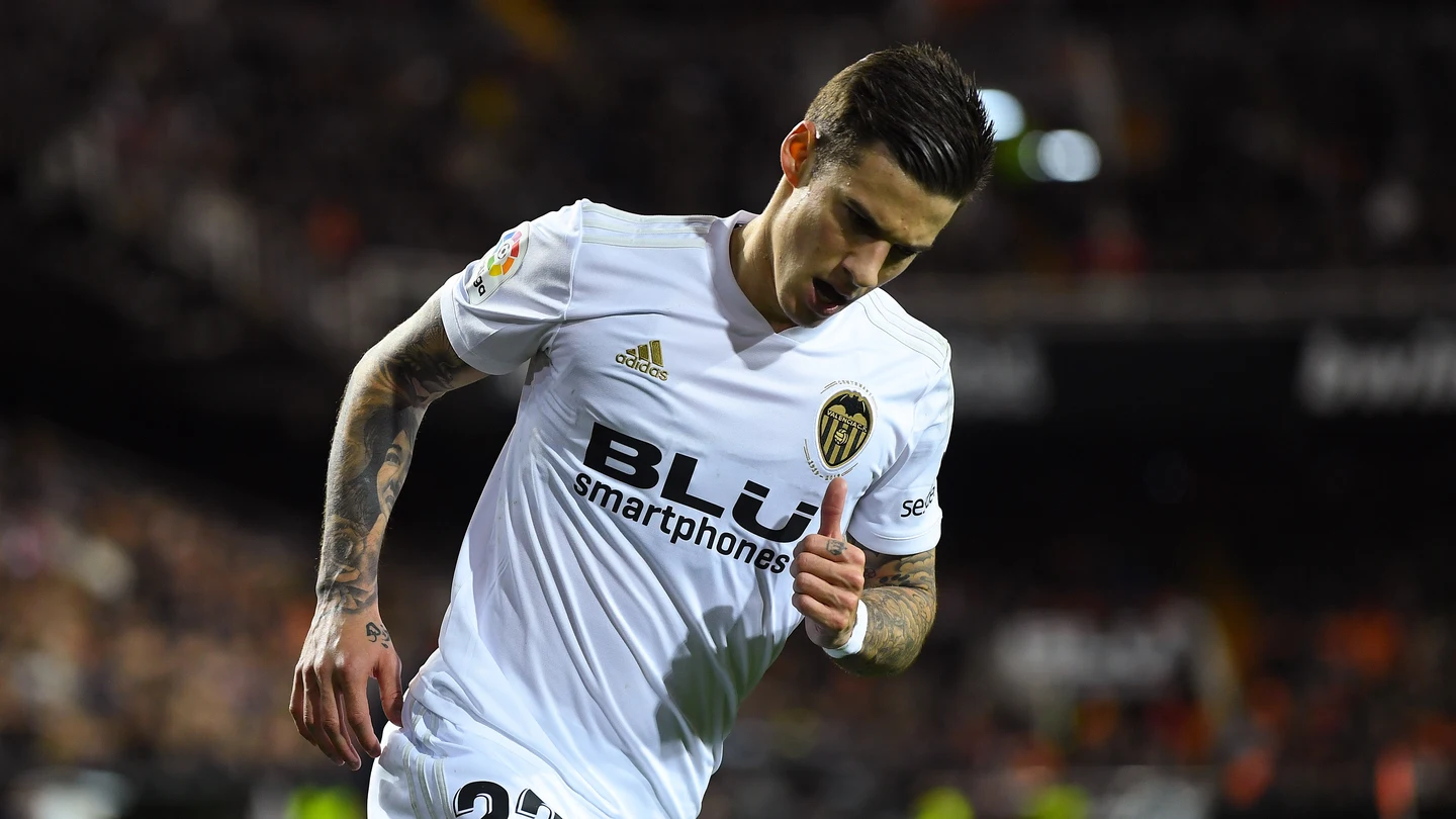 Santi Mina en un partido con el Valencia Santi Mina en un partido con el Valencia