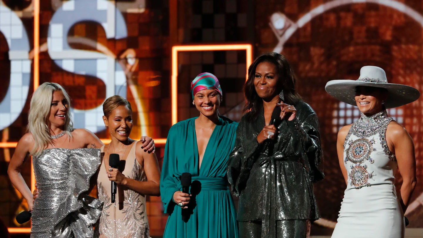 Michelle Obama acompañada por Jennifer López, Lady Gaga, Jada Pinkett Smith y Alicia Keys Michelle Obama acompañada por Jennifer López, Lady Gaga, Jada Pinkett Smith y Alicia Keys