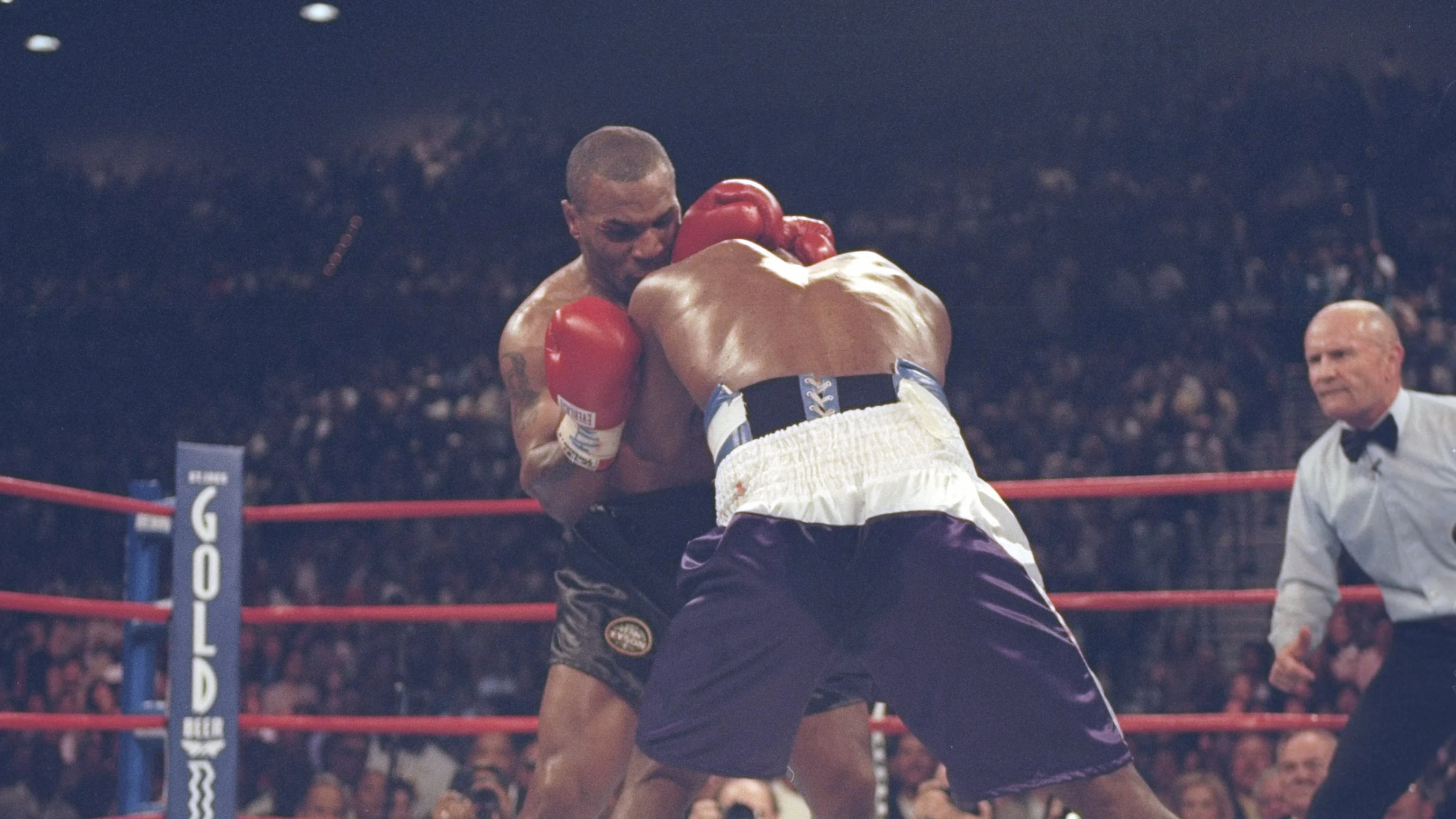 Mike Tyson muerde la oreja a Holyfield