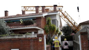 La vivienda donde se ha desplomado la grúa