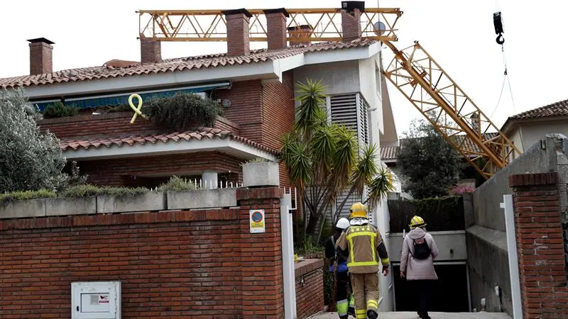 La vivienda donde se ha desplomado la grúa