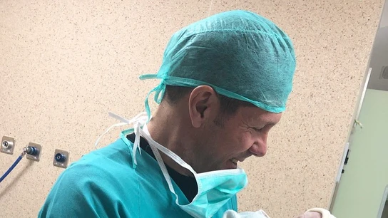 Simeone mira a su hija, Valentina Simeone mira a su hija, Valentina