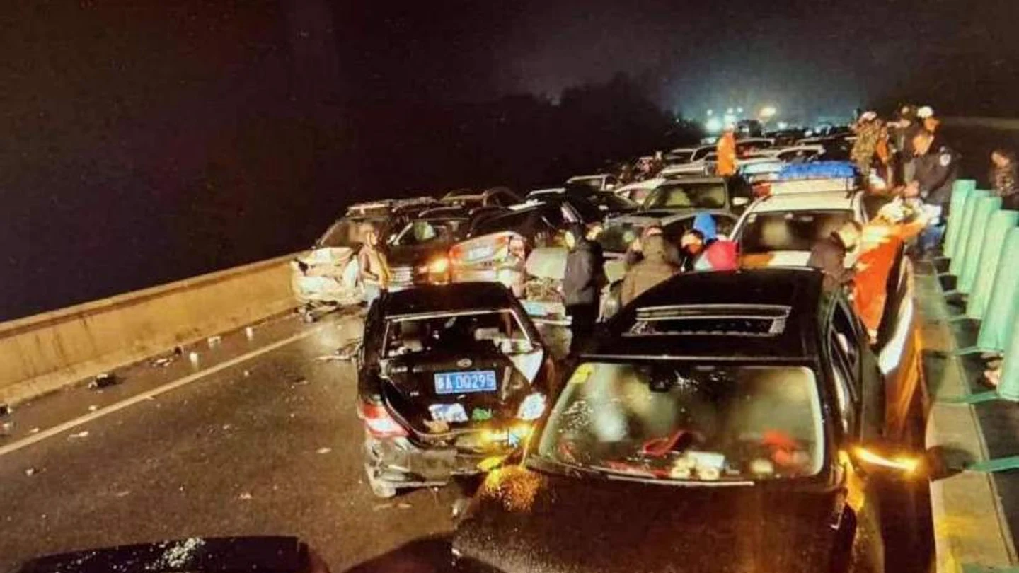 Los coches destrozados tras el accidente múltiple Los coches destrozados tras el accidente múltiple