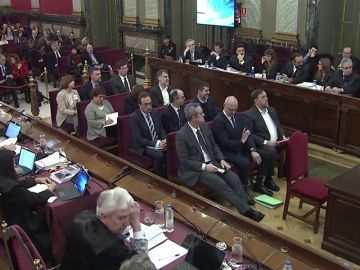 Junqueras ignora la presencia de Torra en el juicio Junqueras ignora la presencia de Torra en el juicio
