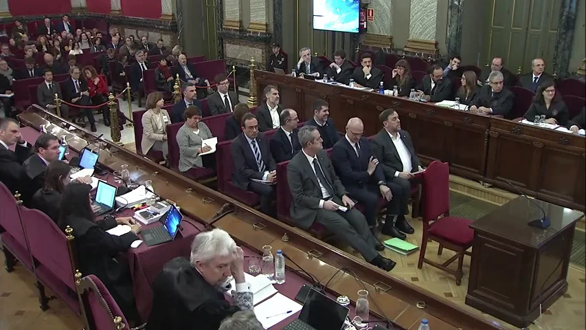 Junqueras ignora la presencia de Torra en el juicio