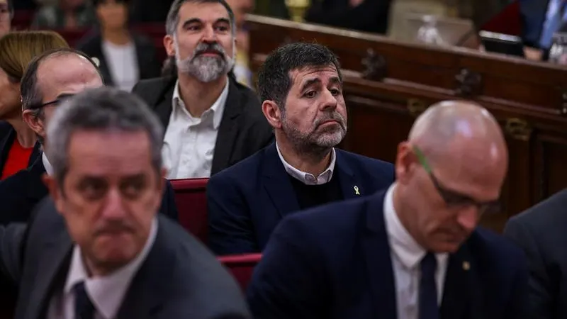 Jordi Sánchez luce el lazo amarillo en el juicio del procés