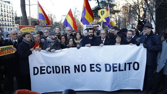 Protesta en los alrededores del Supremo por el juicio del 'procés'