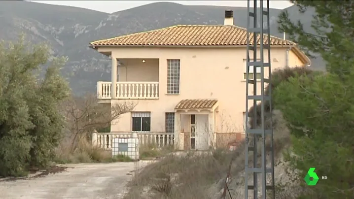 Vivienda donde se halló el cadáver de la mujer degollada en Planes