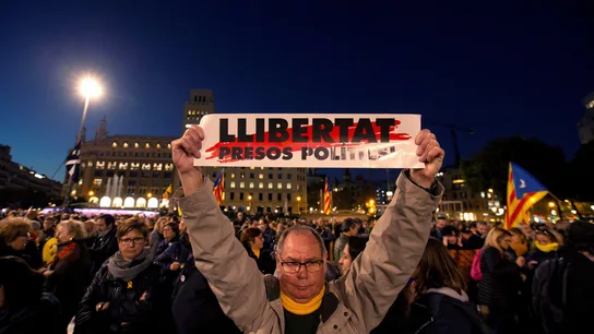 Asistentes a la manifestación contra el juicio por el 1-O en Supremo en Barcelona Asistentes a la manifestación contra el juicio por el 1-O en Supremo en Barcelona