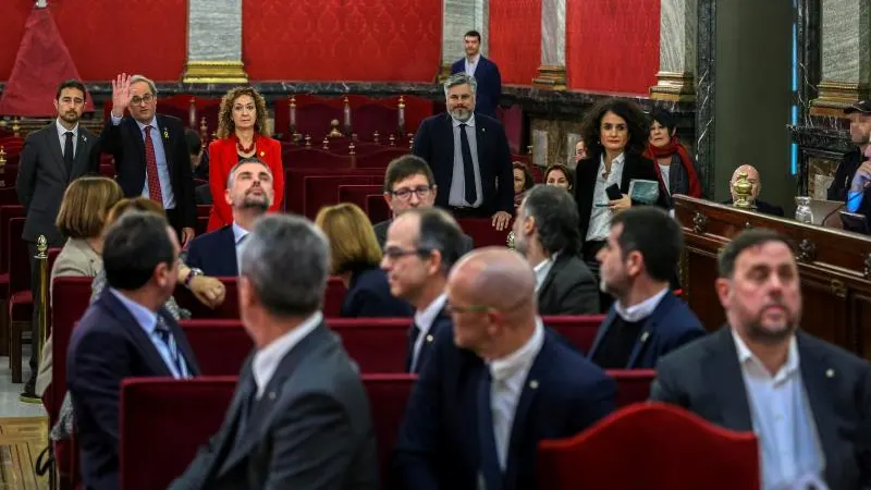 Oriol Junqueras no saluda a Quim Torra durante el juicio del procés