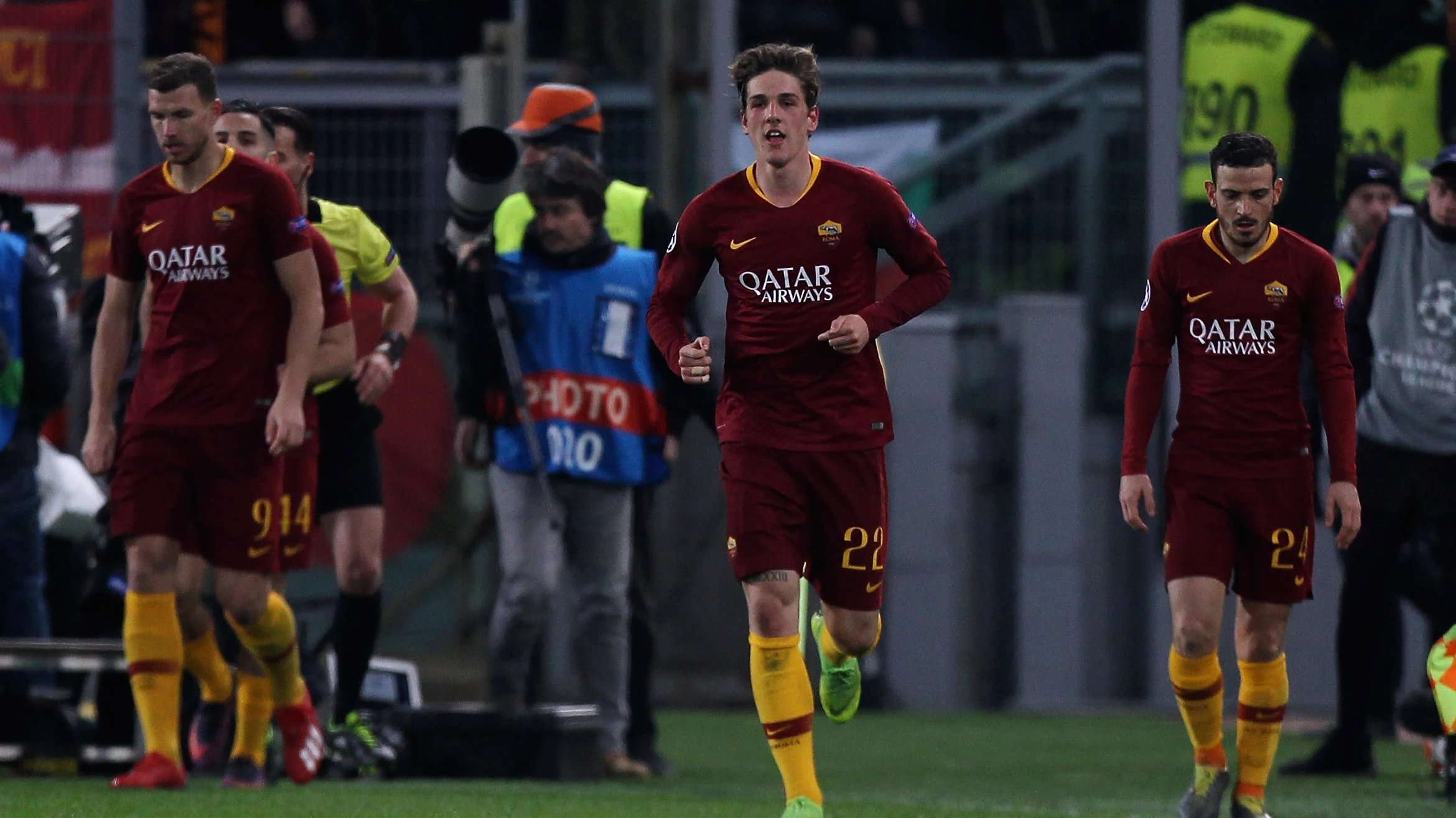 Zaniolo celebra uno de sus dos goles ante el Oporto