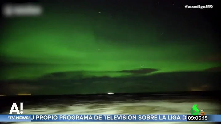 Así es como realmente se ve a simple vista una aurora boreal en Islanda