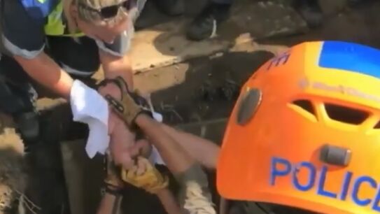 La beb&eacute; rescatada en Sud&aacute;frica