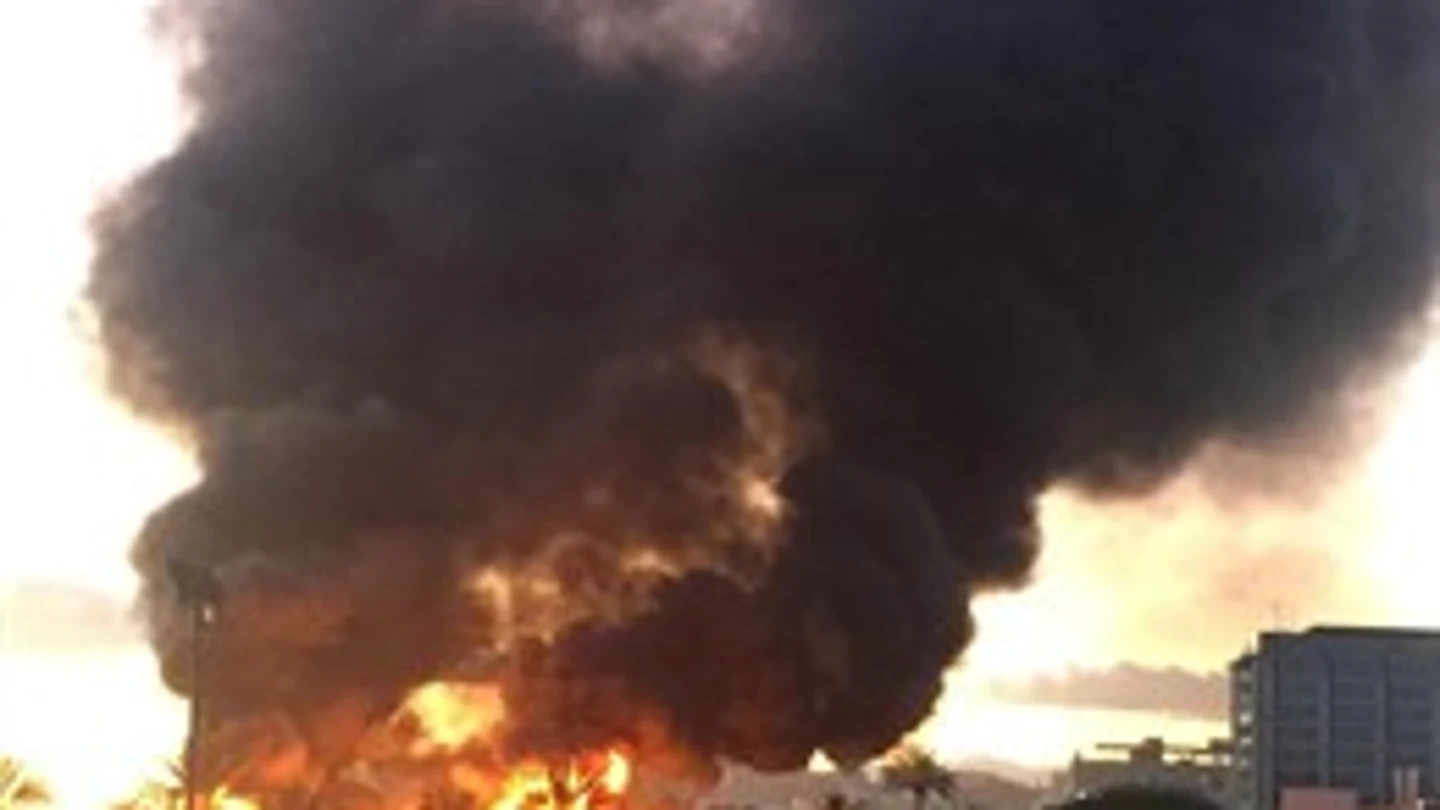 Arde un chiringuito de Marbella mientras estaba cerrado Arde un chiringuito de Marbella mientras estaba cerrado