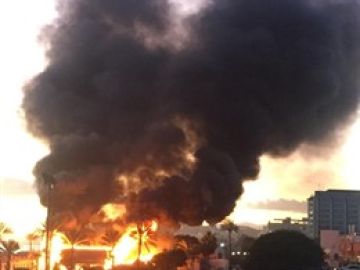 Arde un chiringuito de Marbella mientras estaba cerrado Arde un chiringuito de Marbella mientras estaba cerrado