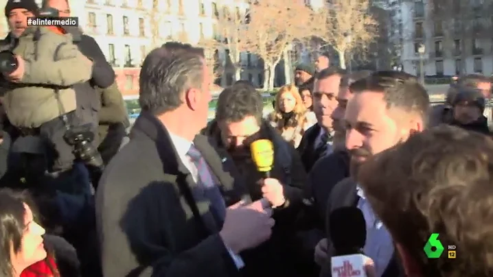 Gonzo pone en apuros a Abascal en el juicio del 'procés': "¿De verdad cree que merecen una pena tres veces superior a la de asesinato?" Gonzo pone en apuros a Abascal en el juicio del 'procés': "¿De verdad cree que merecen una pena tres veces superior a la de asesinato?"