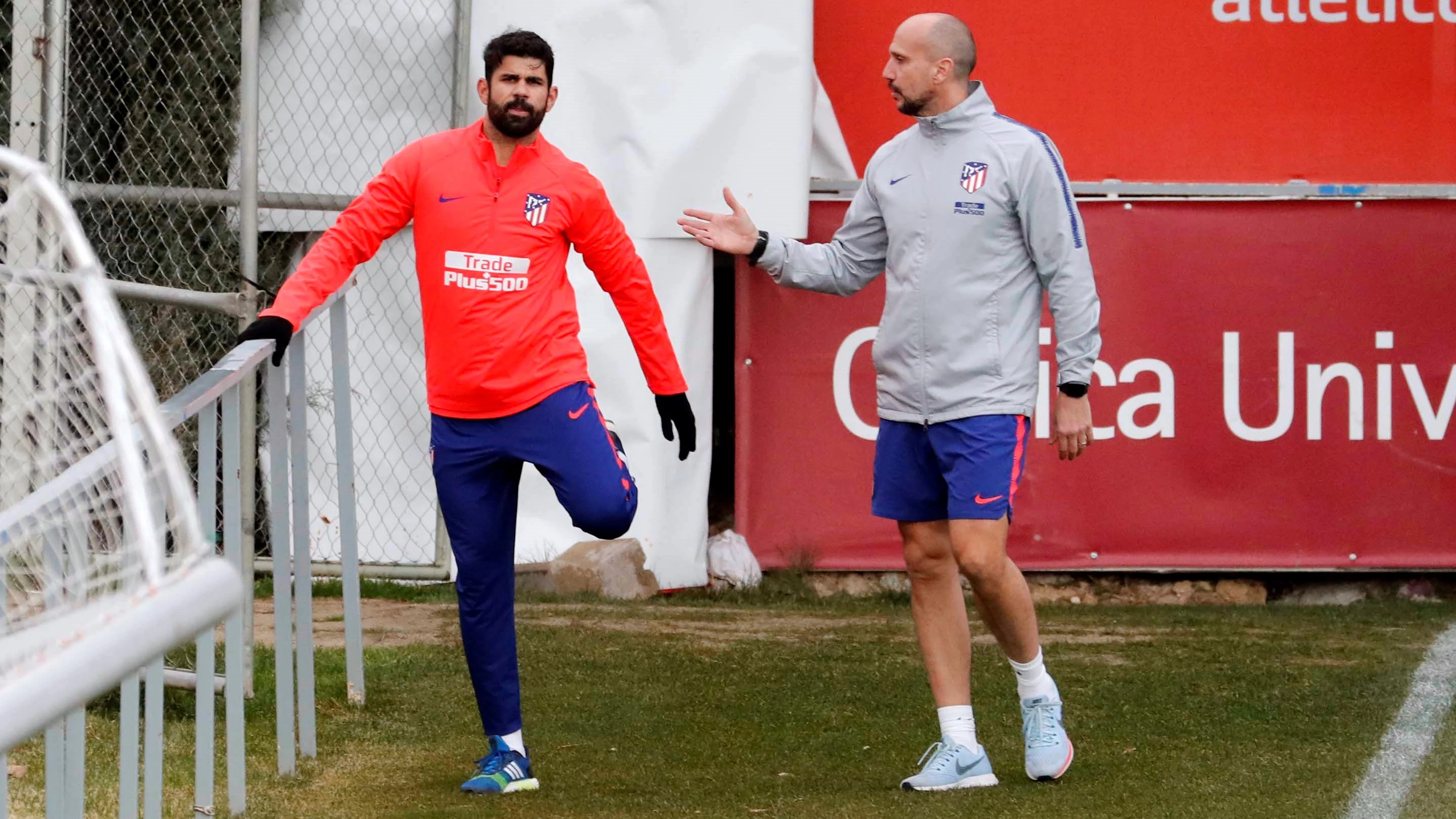 Diego Costa se ejercita en un entrenamiento con el Atlético de Madrid