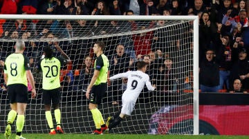 Kevin Gameiro celebra su gol ante el Celtic