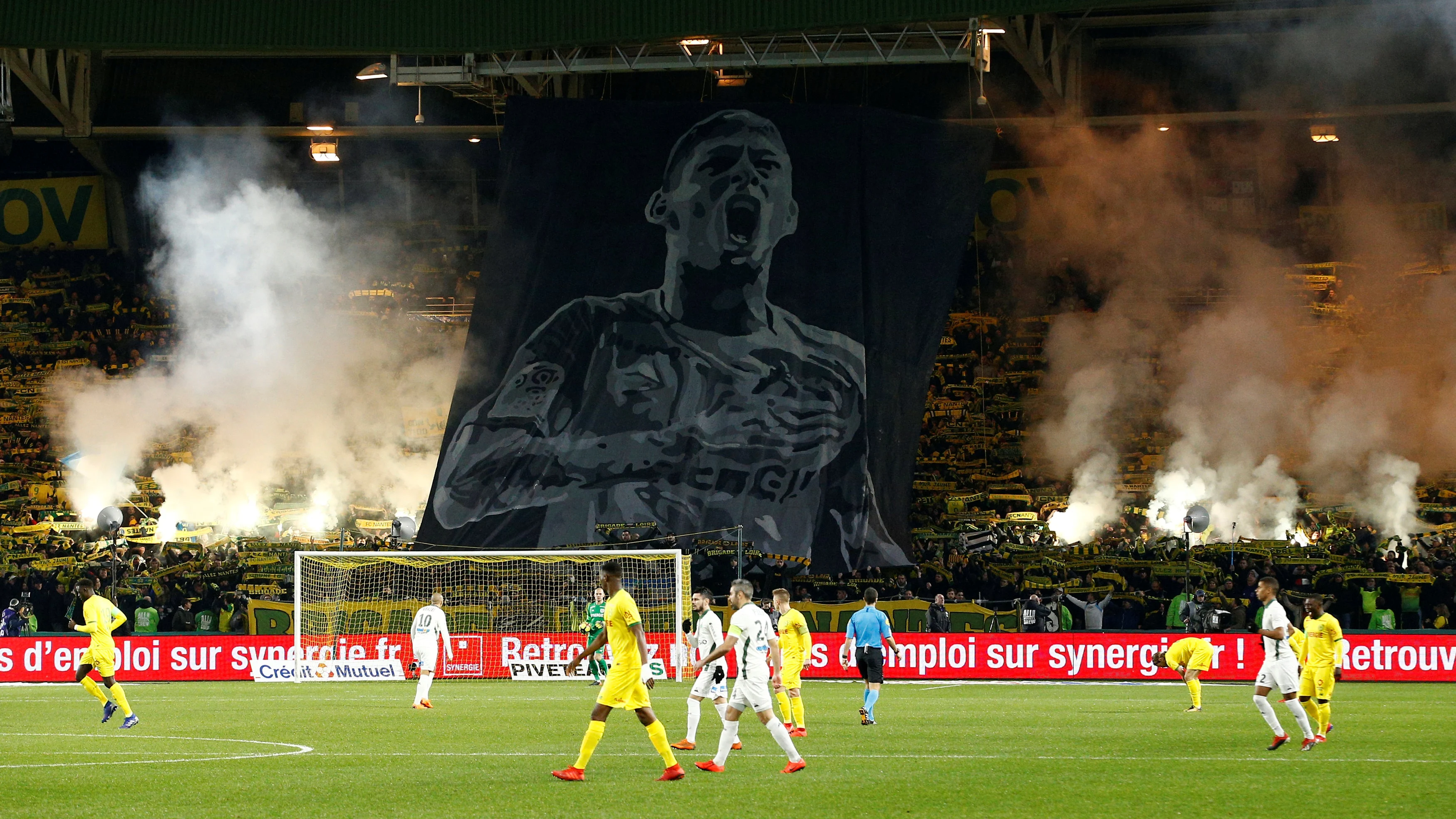 La afición del Nantes homenajeando a Emiliano Sala