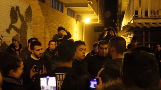 Reprimenda de un grupo de jóvenes a Errejón Reprimenda de un grupo de jóvenes a Errejón