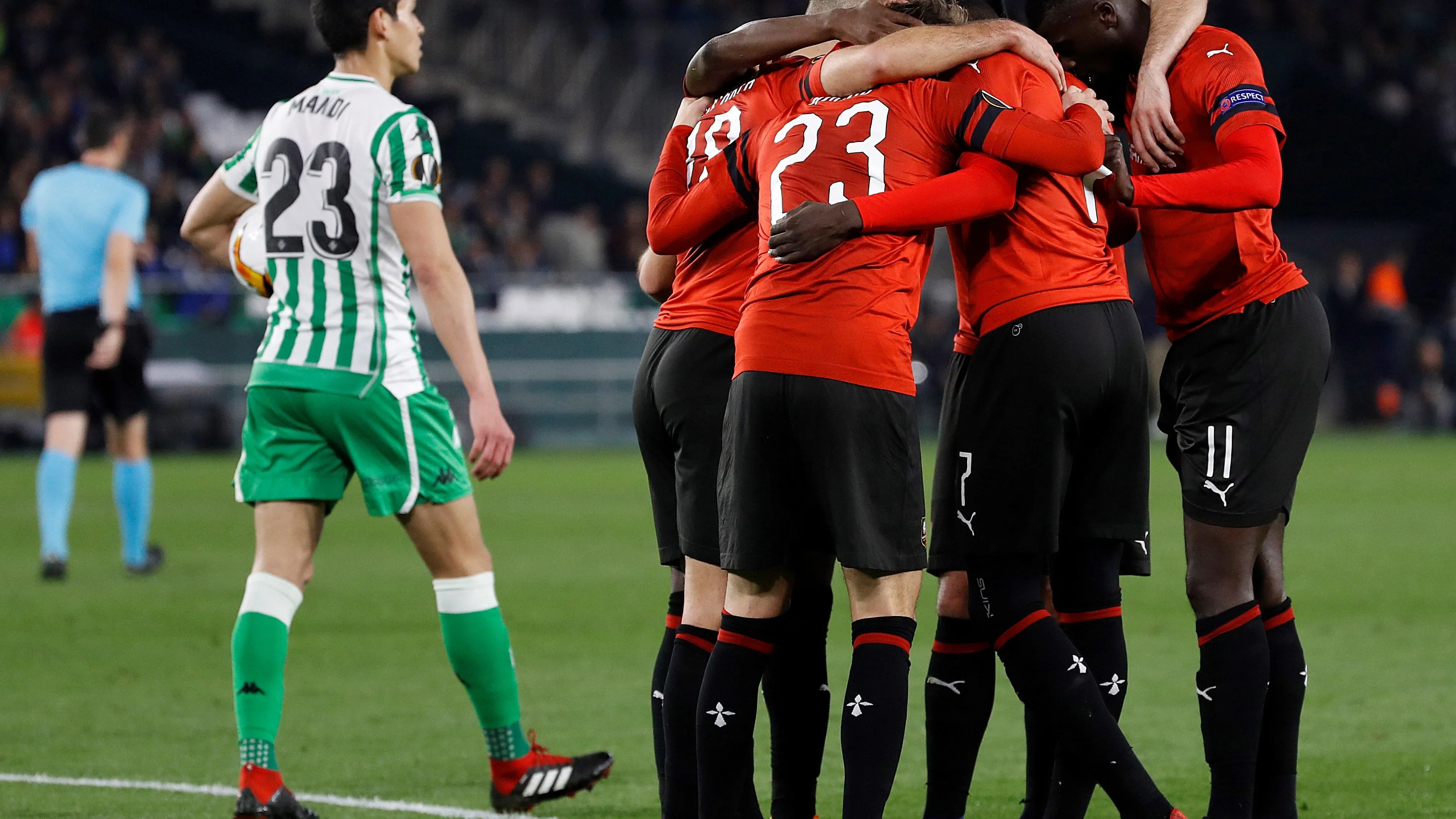 Los jugadores del Rennes celebran un gol en el Benito Villamarín