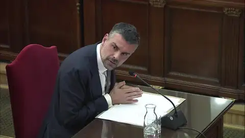El exconseller de Empresa Santi Vila declara en el juicio del 'procés' El exconseller de Empresa Santi Vila declara en el juicio del 'procés'