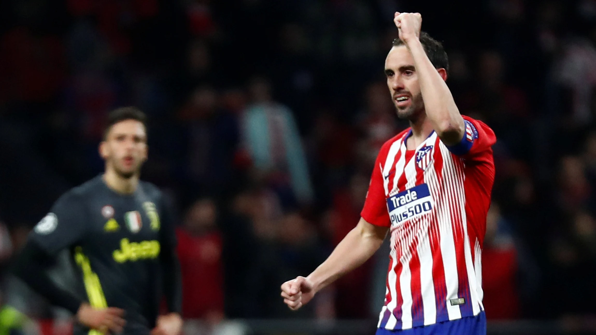 Diego Godín celebra su gol contra la Juventus